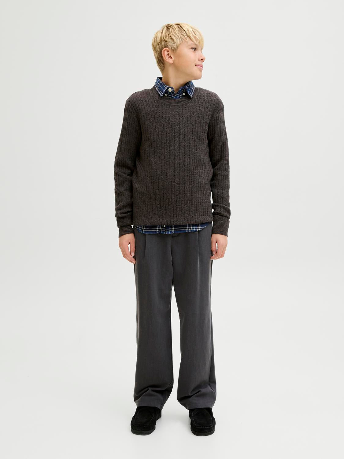 model_shot-front_full